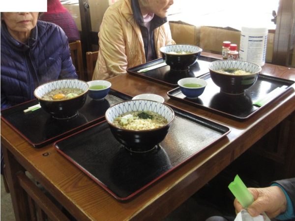 昼食は門前そばをいただきました